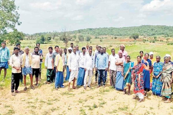 బడుగు జీవితాలపై సర్కారు కత్తి