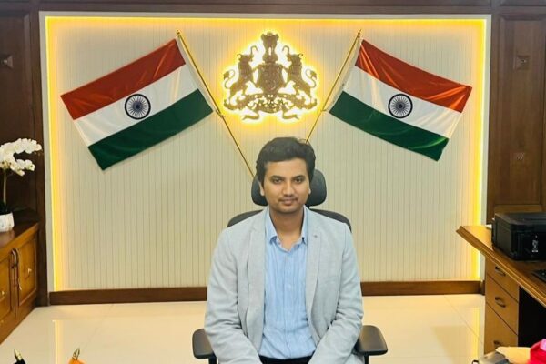 H. V. Dharshan takes charge as DC of Dakshina Kannada