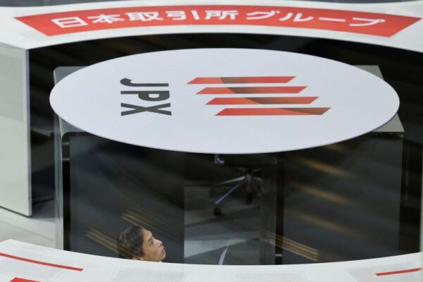 Asia shares track Wall St gains before payrolls test