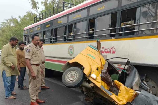 Road Accident | ఆర్టీసీ బస్సును ఢీకొన్న ఆటో.. ఇద్దరు యువకులు మృతి