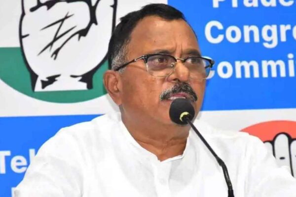 Mallu Ravi: బీఆర్ఎస్ ప్రోగ్రాంలో “రప్పా రప్పా” ఫ్లకార్డులు.. మల్లు రవి రియాక్షన్..