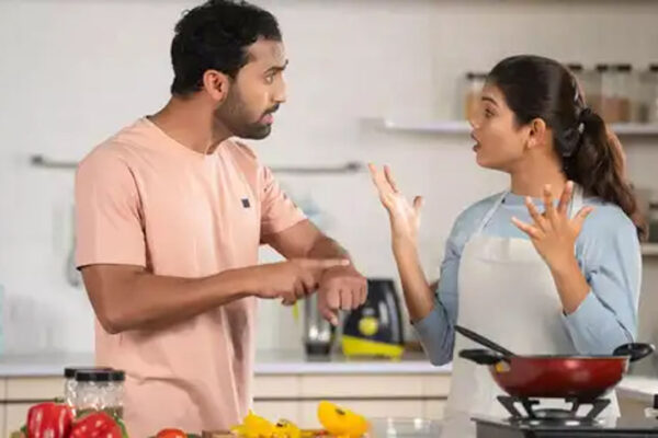 వివాహ జీవితాన్ని నాశనం చేసే చెడు అలవాట్లు ఇవే.. జాగ్రత్తలేకపోతే విడాకులే!