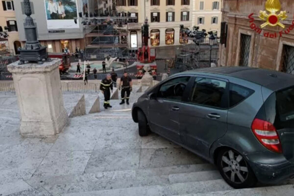 Mamma mia! 80-year-old man tries to drive car down Rome’s Spanish Steps
