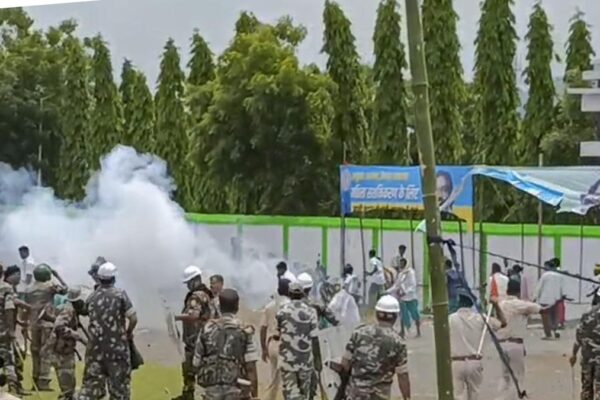 Police resort lathi-charge in Bhogandih on the occasion of Hul Diwas